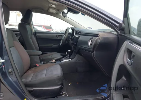 2017 Toyota Corolla Le z USA, uszkodzony, nr VIN 5YFBURHE6HP658876